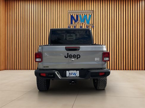 Used 2021 Jeep Gladiator Sport AWD/4WD image 19