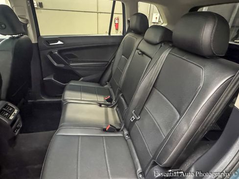 Used 2019 Volkswagen Tiguan SE w/ Panoramic Sunroof Package image 14