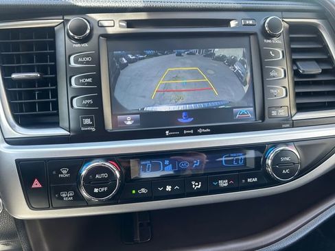 Certified 2019 Toyota Highlander Limited Platinum image 22