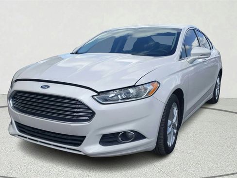 Used 2014 Ford Fusion SE w/ Equipment Group 202A image 3