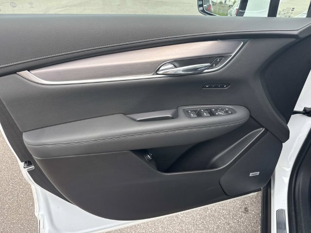 Certified 2024 Cadillac XT6 Luxury w/ LPO, Floor Liner Package AWD/4WD image 47