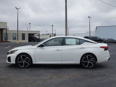 Used 2023 Nissan Altima 2.5 SR image 11