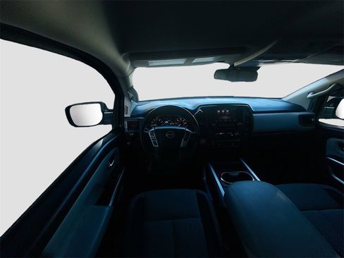 Used 2024 Nissan Titan SV w/ SV Convenience Package image 21