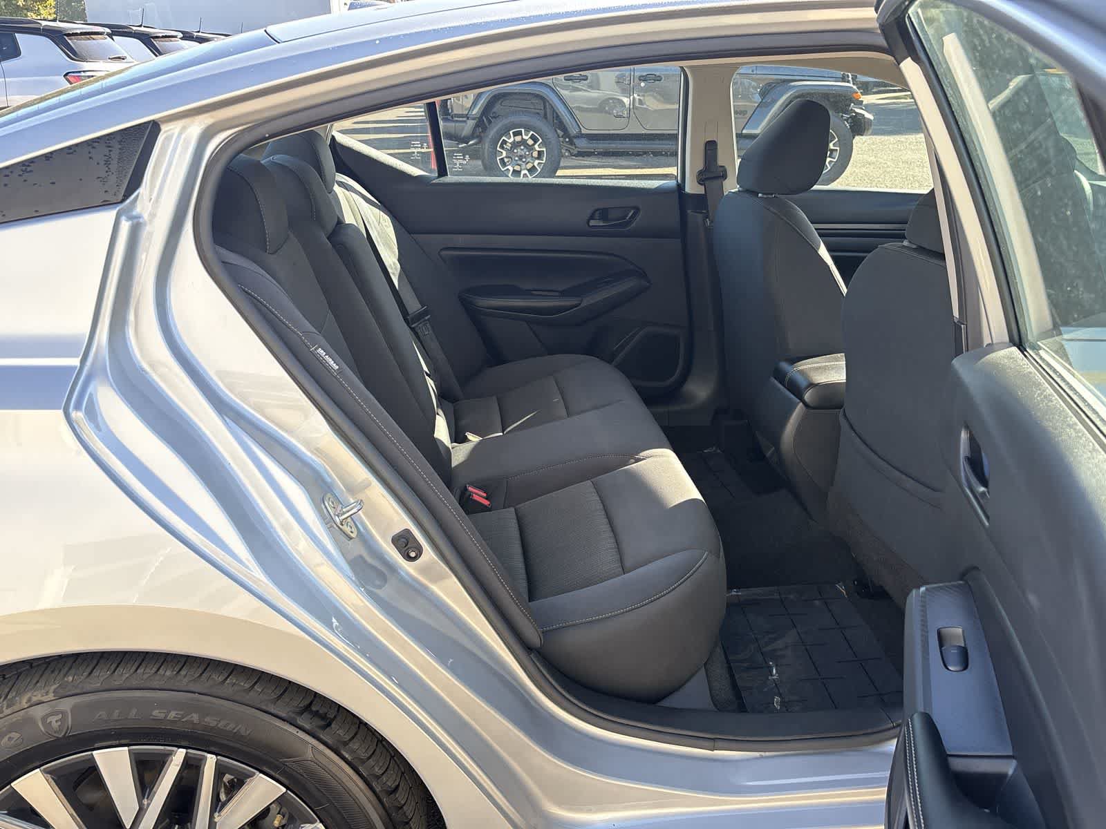 Used 2024 Nissan Altima 2.5 SV FWD image 10