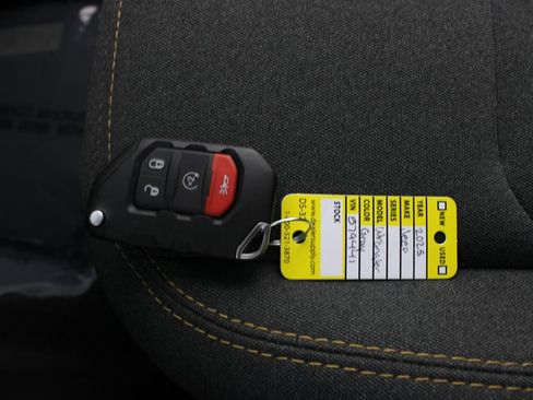 Used 2025 Jeep Wrangler Unlimited Sahara AWD/4WD image 7