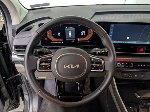 Used 2026 Kia Carnival FWD image 17