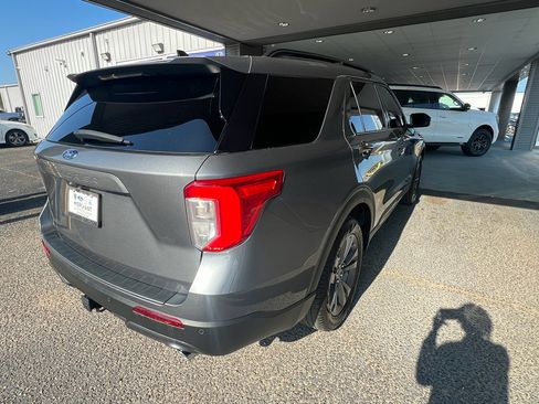 Used 2023 Ford Explorer XLT w/ Equipment Group 202A RWD image 9