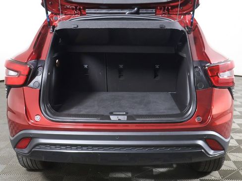 Used 2025 Chevrolet Trax RS w/ Sunroof Package FWD image 14