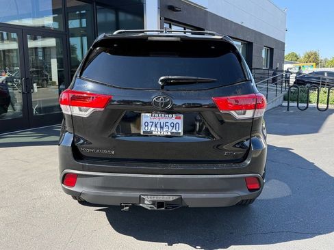 Used 2018 Toyota Highlander SE AWD/4WD image 9