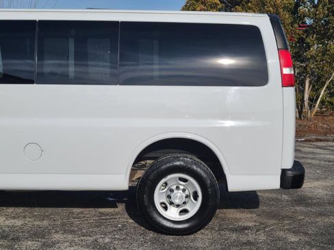 Used 2016 Chevrolet Express 2500 LS image 5