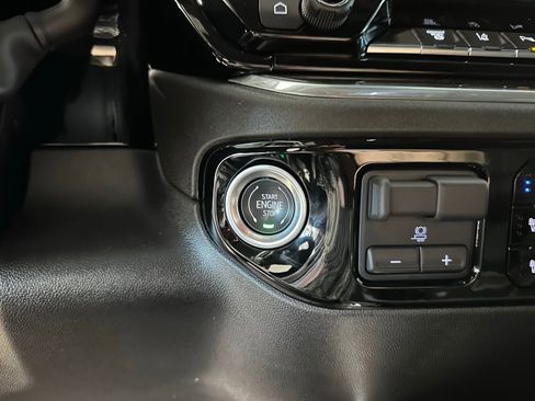 Used 2025 Chevrolet Silverado 2500 LTZ w/ LTZ Convenience Package image 24