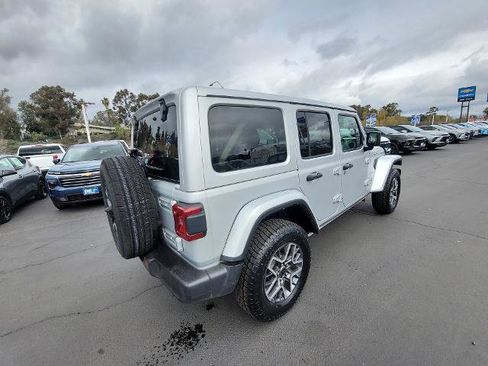 Used 2024 Jeep Wrangler Unlimited Sahara image 8