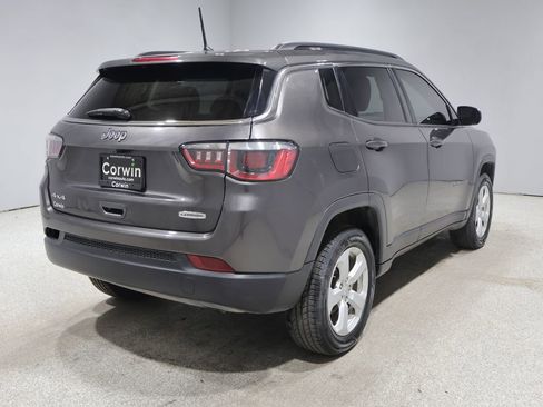 Used 2018 Jeep Compass Latitude w/ Cold Weather Group AWD/4WD image 2