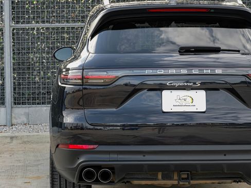 Used 2019 Porsche Cayenne S image 42