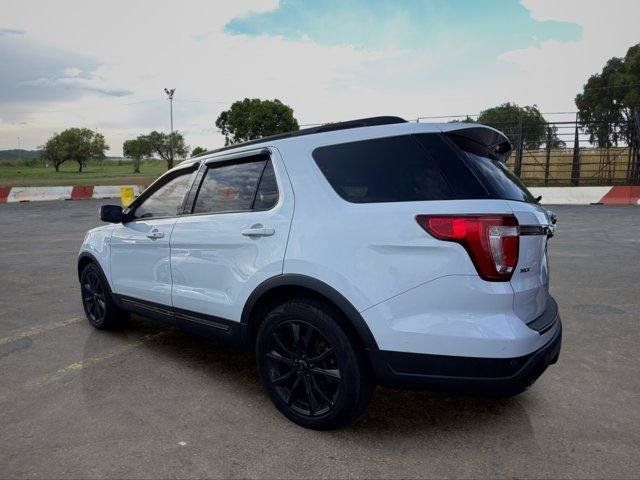Used 2018 Ford Explorer XLT w/ Equipment Group 202A FWD image 4