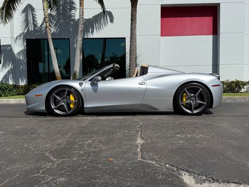 Used 2012 Ferrari 458 Spider image 11