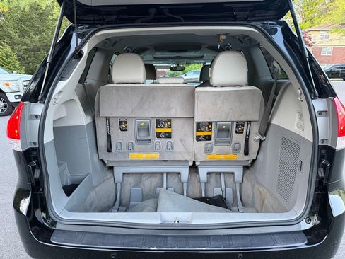 Used 2012 Toyota Sienna XLE w/ Entertainment Pkg AWD/4WD image 6