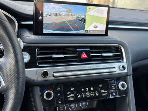 Used 2025 Genesis G70 2.5T image 17