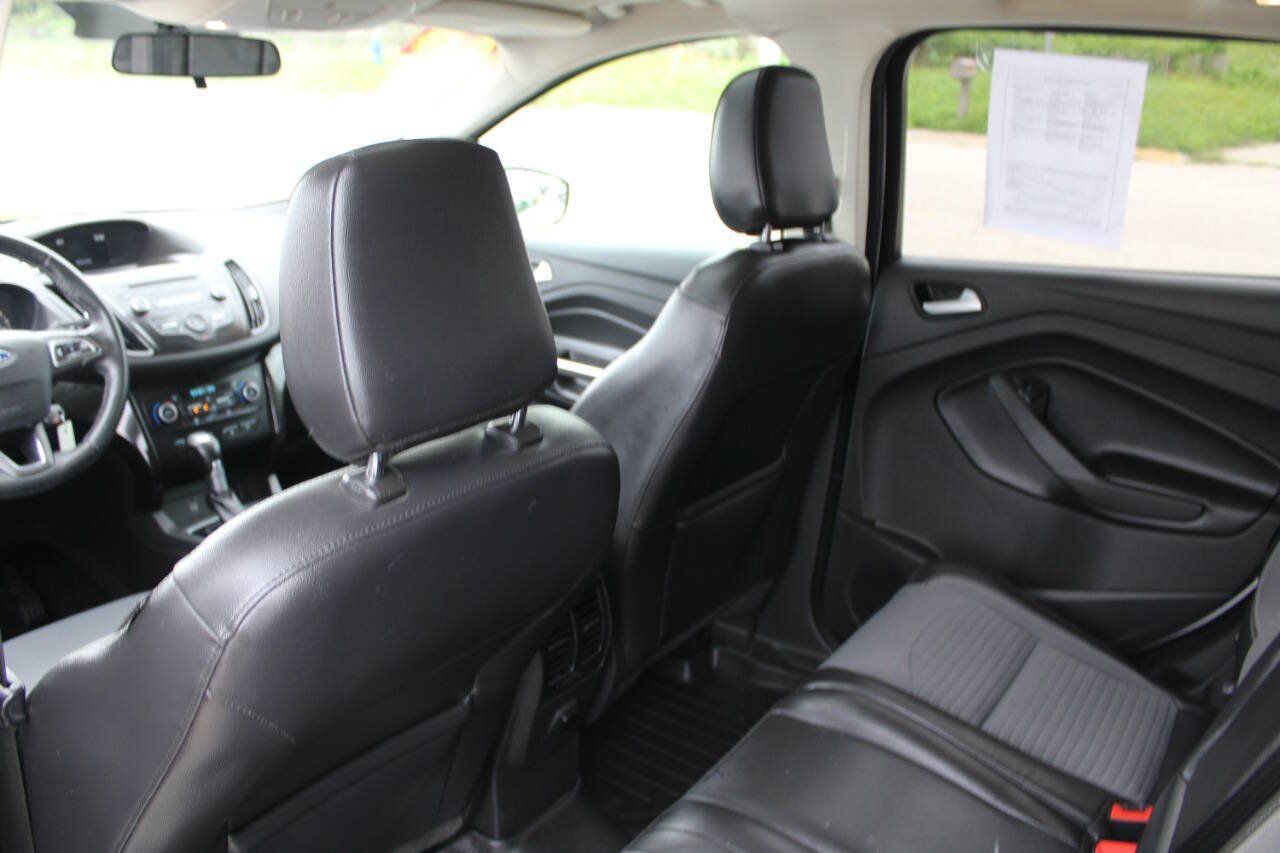 Used 2018 Ford Escape SE w/ SE Sport Appearance Package AWD/4WD image 16
