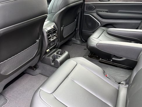 New 2026 Jeep Grand Cherokee L Limited w/ Limited Altitude Package AWD/4WD image 10