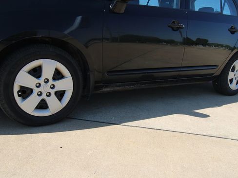 Used 2009 Kia Rondo LX FWD image 10