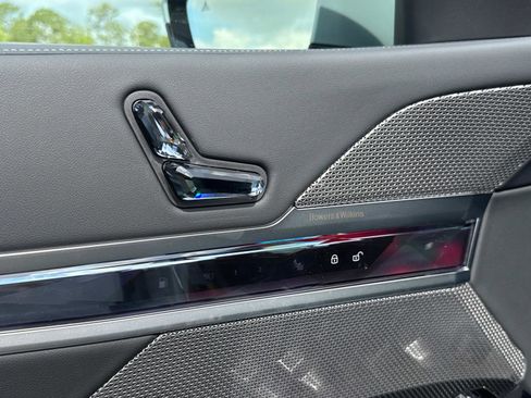 New 2025 BMW 750e xDrive AWD/4WD image 19