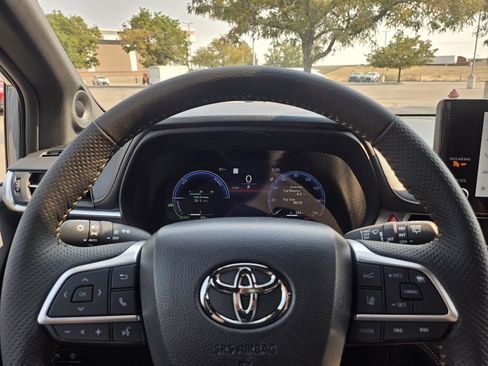 Used 2026 Toyota Sienna XLE Woodland Edition AWD/4WD image 11