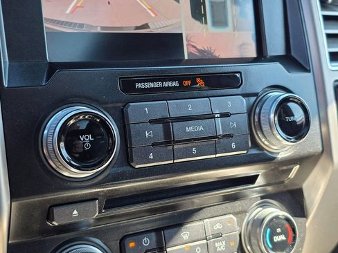 Used 2015 Ford F150 Platinum w/ Equipment Group 701A Luxury image 39