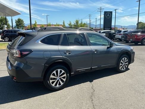 Used 2024 Subaru Outback Premium AWD/4WD image 7