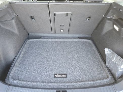 New 2024 Volkswagen Taos SE image 29