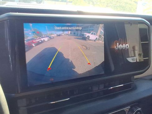 Used 2024 Jeep Wrangler Unlimited AWD/4WD image 21