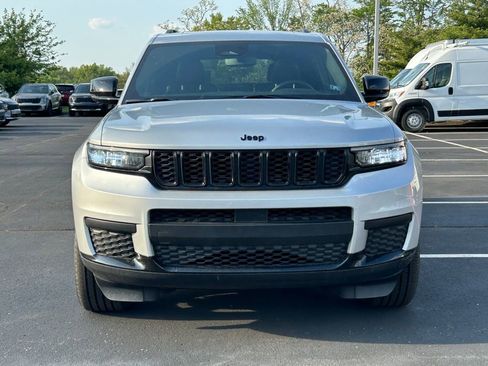 Used 2023 Jeep Grand Cherokee L Laredo image 2