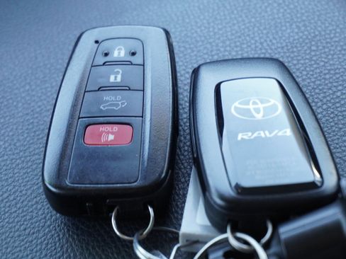 Used 2024 Toyota RAV4 XLE w/ Convenience Package AWD/4WD image 18
