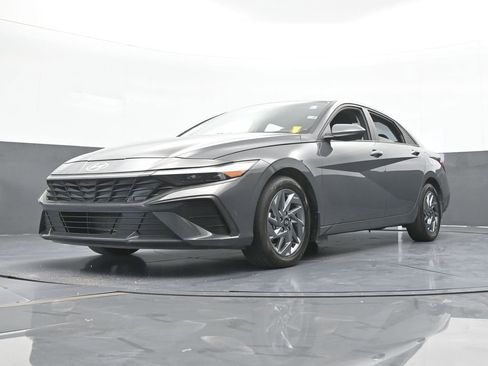 Used 2024 Hyundai Elantra SEL FWD image 51