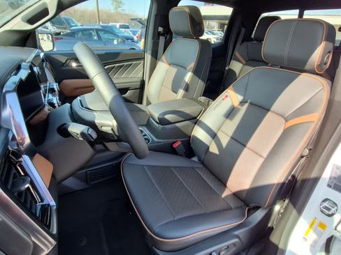 Used 2026 GMC Canyon AT4 w/ Technology Plus Package image 12