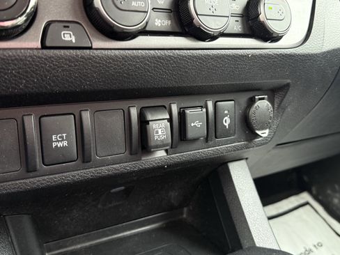 Used 2023 Toyota Tacoma TRD Off-Road image 22