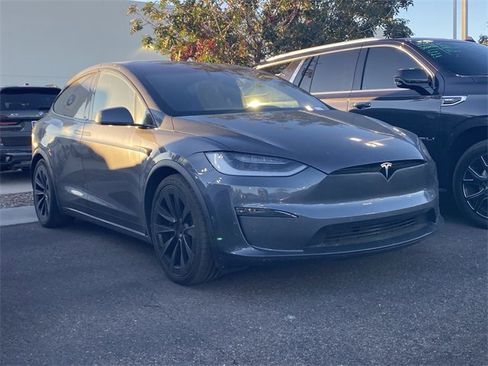Used 2022 Tesla Model X Plaid image 3