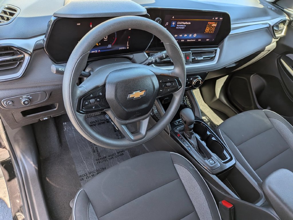 Used 2025 Chevrolet TrailBlazer LT AWD/4WD image 16