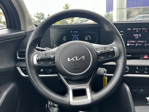 Used 2023 Kia Sportage LX image 17