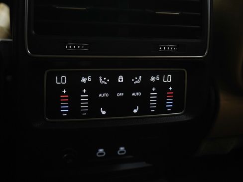 Used 2023 Audi Q7 3.0T Prestige AWD/4WD image 17