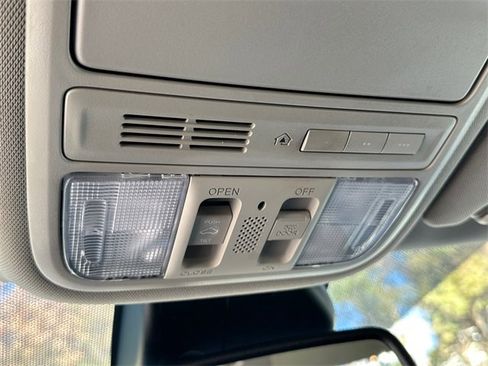 Used 2016 Honda Odyssey Touring image 36