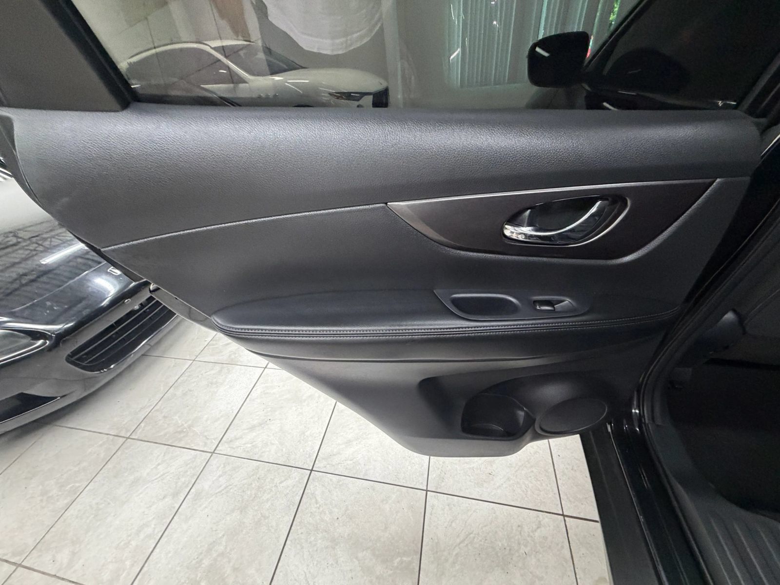 Used 2016 Nissan Rogue SV AWD/4WD image 15
