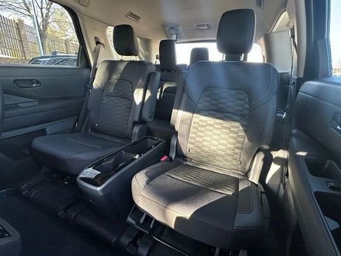 New 2025 Nissan Pathfinder SV w/ SV Premium Package image 18