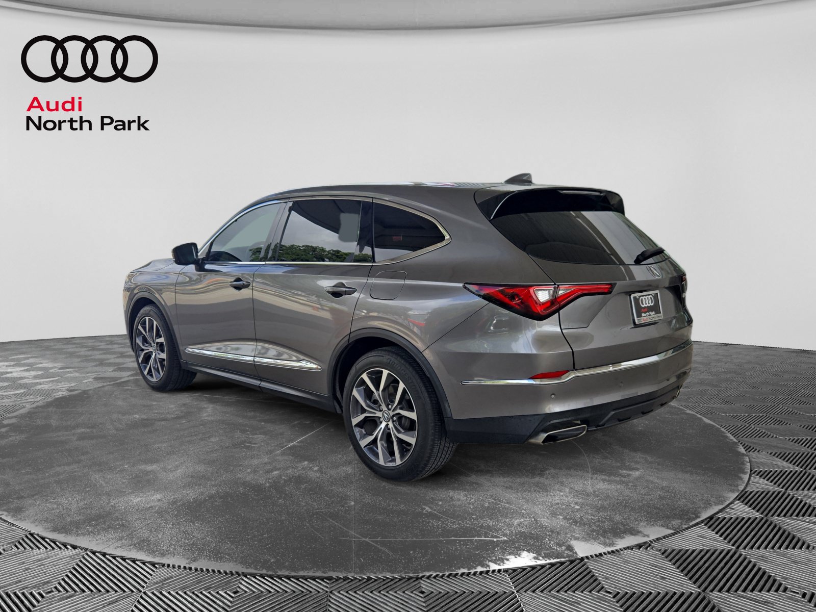Used 2024 Acura MDX w/ Technology Package FWD image 3