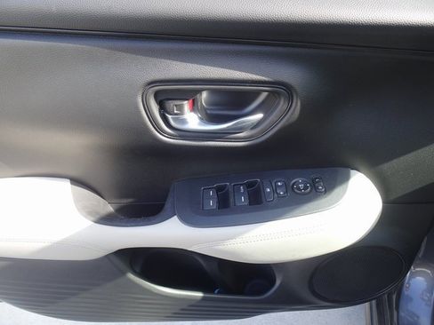 Used 2023 Honda HR-V LX image 8