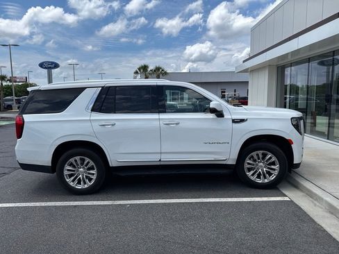 Used 2024 GMC Yukon SLT w/ SLT Luxury Package RWD image 2