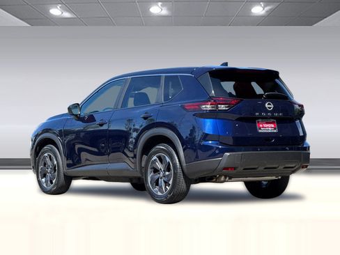 Used 2025 Nissan Rogue SV FWD image 3
