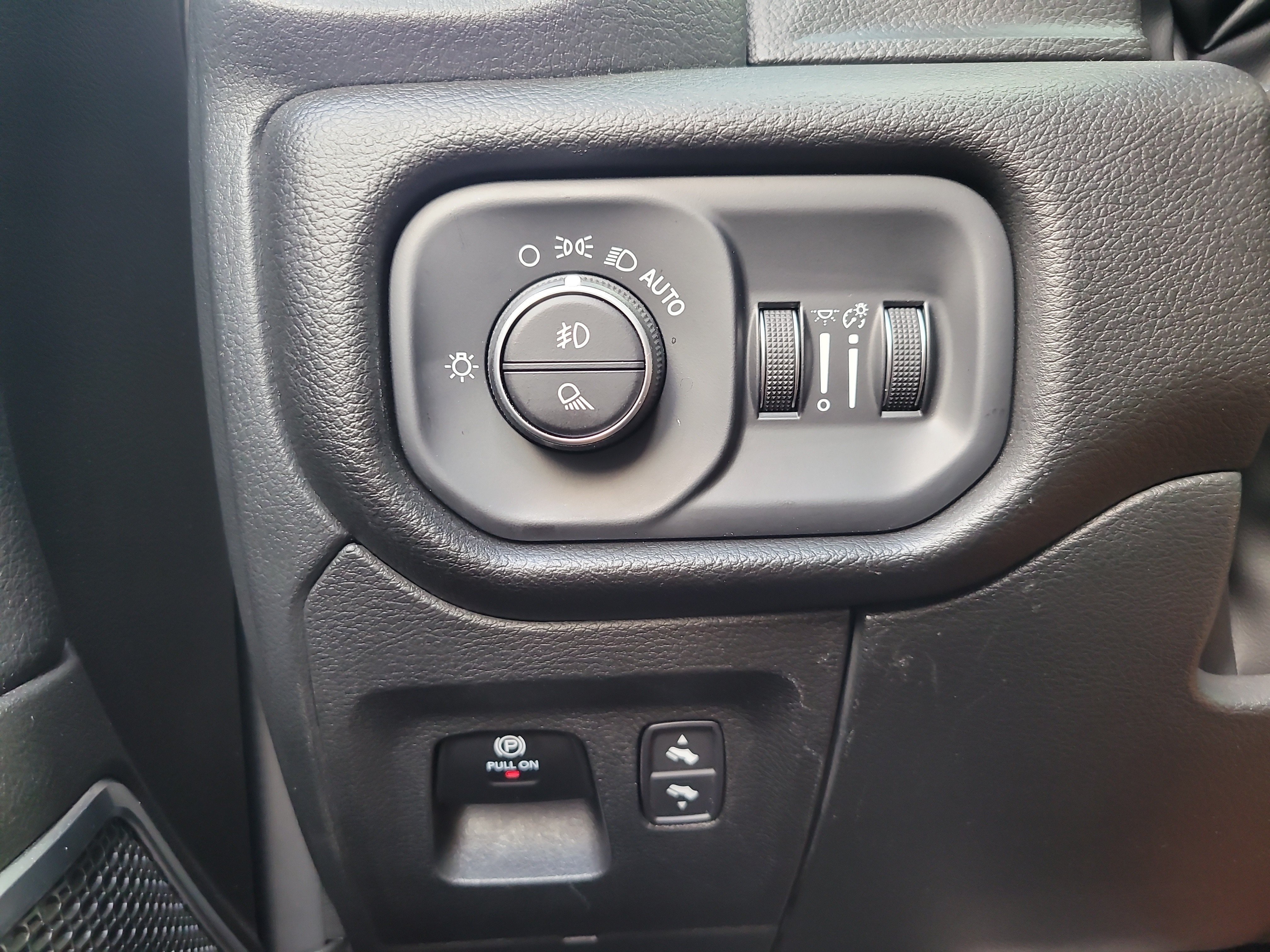 Used 2024 RAM 1500 Laramie AWD/4WD image 30