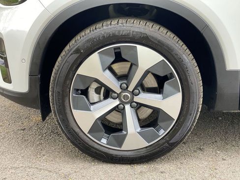 Used 2023 Volvo XC40 B5 Plus w/ Driver Assist Package AWD/4WD image 10