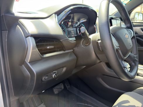 Used 2023 Chevrolet Traverse LT FWD image 27